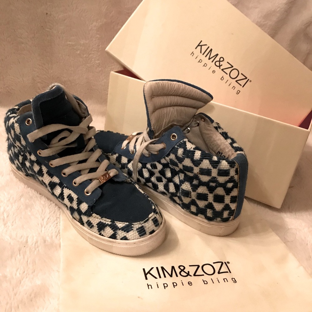 Sneaker shoes